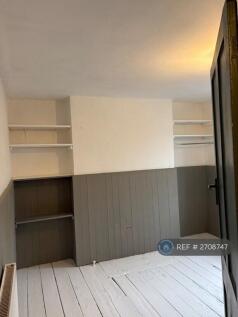 Top Floor Smaller Bedroom 