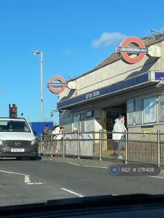 Leyton Tube Station