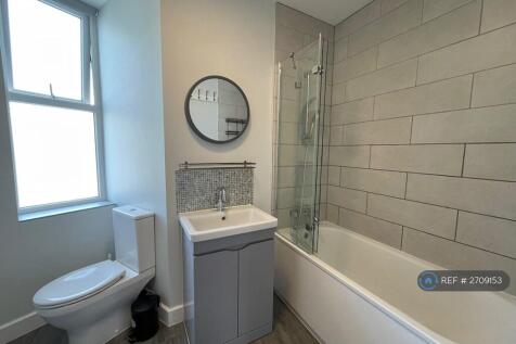 Bathroom 1 (First Floor)