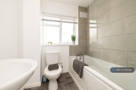 Bathroom With Shower Over