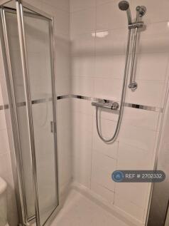 Master Bedroom En-Suite Double Shower