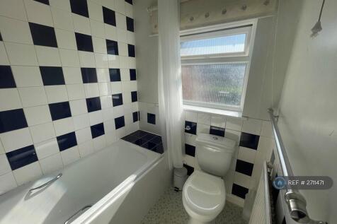 Upstairs Main Bathroom