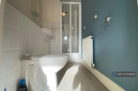 En-Suite (Bedroom 1)