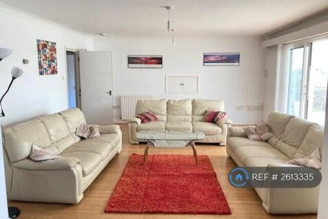 Bright Spacious Lounge