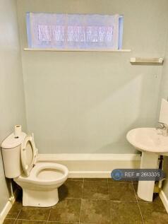 En Suit Bathroom With Shower 