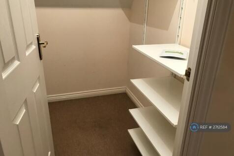 Bedroom 1 Walk In Wardrobe