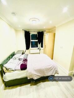 Double Bedroom: £650