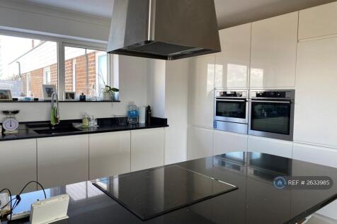 Kitchen  4.11m x 2.90m