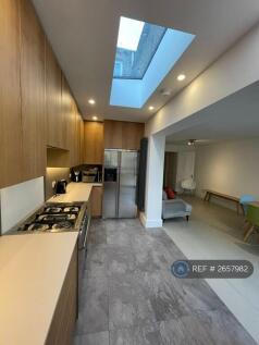 Shared Kitchen &amp; Living Area