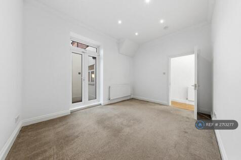 Master En-Suite Bedroom