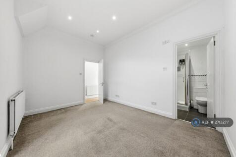 Master En-Suite Bedroom