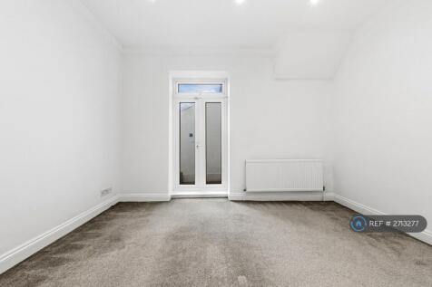 Master En-Suite Bedroom