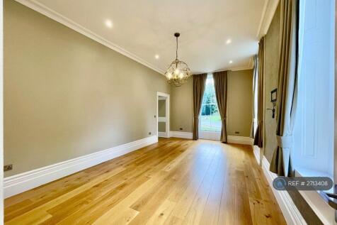 Living &amp; Dining Room - 10.5 Foot Ceiling