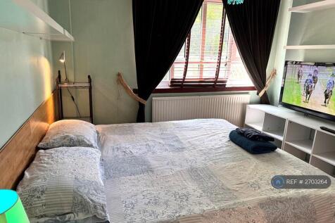 Super King-Size Bedroom