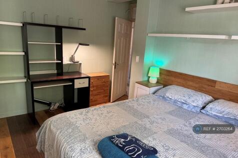 Super King-Size Bedroom