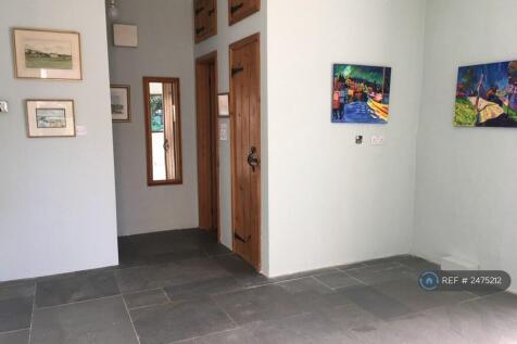 Sitting Room 3 With Doors For Cloaroom And Storage