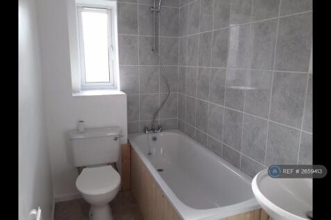Bathroom Fitted With a Foldable Shower Screen