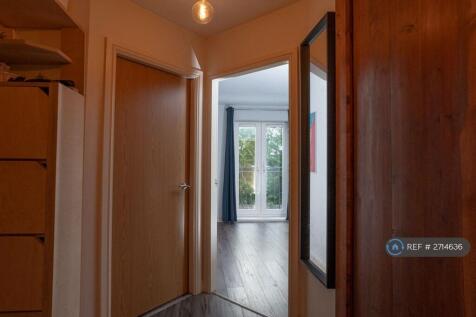 Landing-&gt; Main Double Bedroom / Office