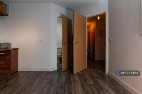 Main Bedroom / Office -&gt; En-Suite