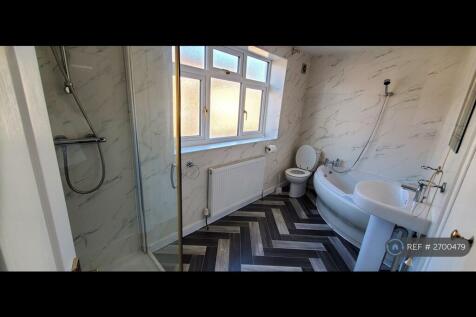 Shared Bathroom For Room e &amp; f Only