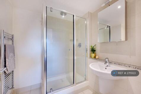 Large En Suite Shower Room