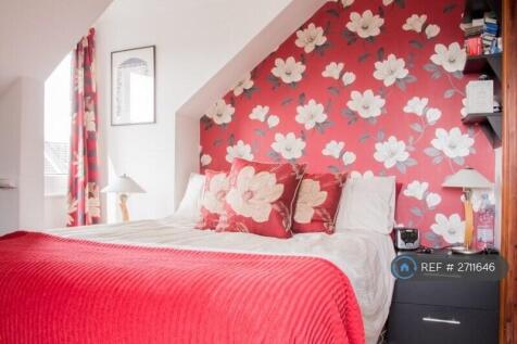 Main Bedroom (Wallpaper Plain If Preferred)