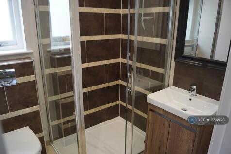 Shower Room Photo 1