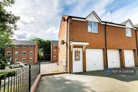 ¿	Quiet Cul-De-Sac Within Private Development