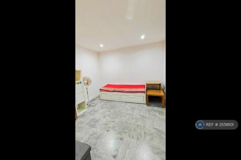 Double Bedroom - 2 w/Study Table