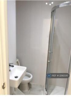 Single Room Bathroom 