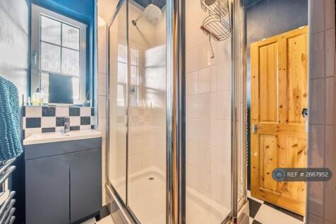 Separate Shower Room