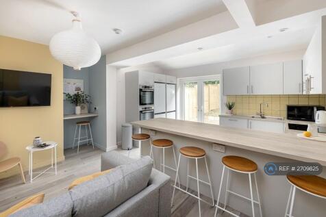 Open Kitchen Living Space - 24 Sqm
