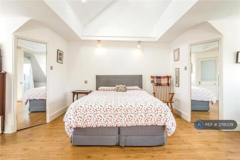 Master Bedroom (En Suite)