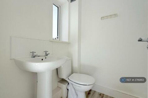 En Suite Bathroom With Shower