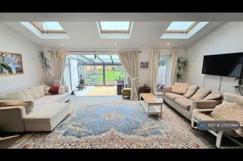 Large Open Plan Living Room / Diner