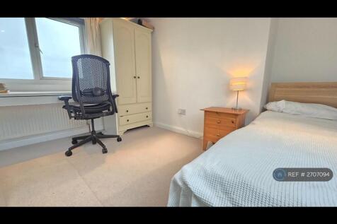 Light And Airy Space With Front &amp; Rear Views