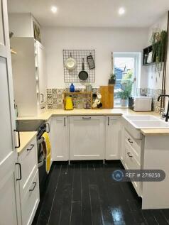 Fully Fitted Kitchen