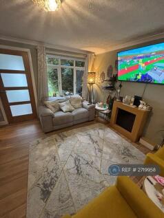 Living Room 1 To The Front