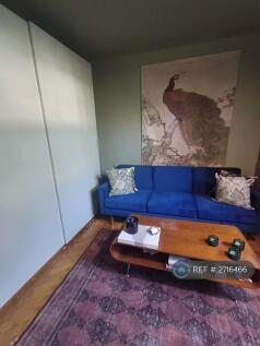 Larger Bedroom/Study