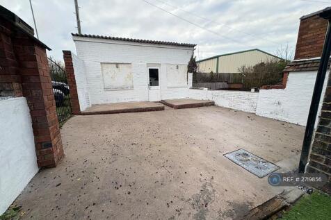 Additional Off Road Parking &amp; Side Or Garage 