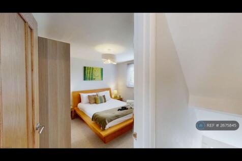 Master Bedroom (Upstairs)