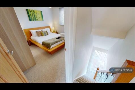 Master Bedroom (Upstairs)