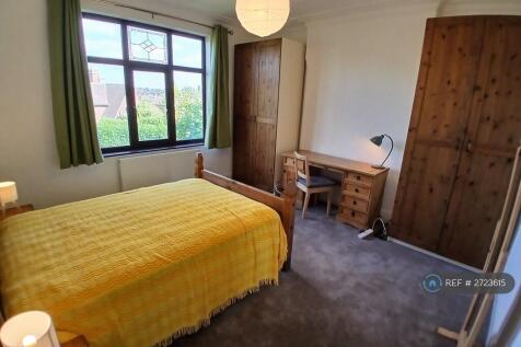 Available Double Bedroom On Middle Floor