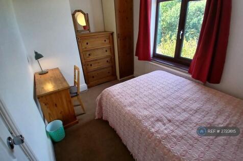 Available Double Bedroom On Top Floor