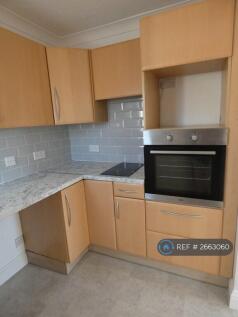 Fan Oven, Ceramic Hob &amp; Space For Microwave