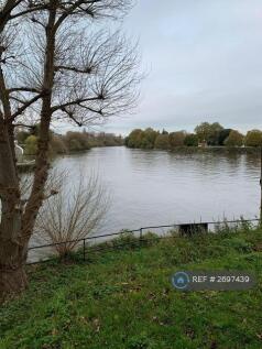 Flat Is On The Banks Of The Thames