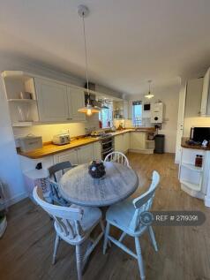 Open Kitchen / Dining Area