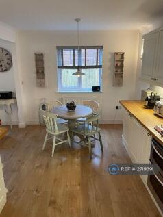 Open Kitchen / Dining Area