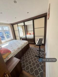 Double Bedroom (Wardrobes)