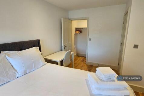 Double Bedroom Showing Built In Wardrobe